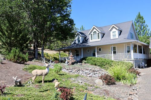 412 Country Ct, Shady Cove, OR, 97539-0018 | Card Image