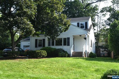90 Greenway Rd, Glen Rock, NJ, 07452-1613 | Card Image