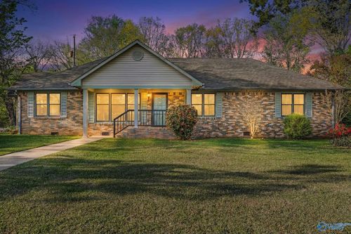1209 Griffin Rd Nw, Hartselle, AL, 35640-4256 | Card Image