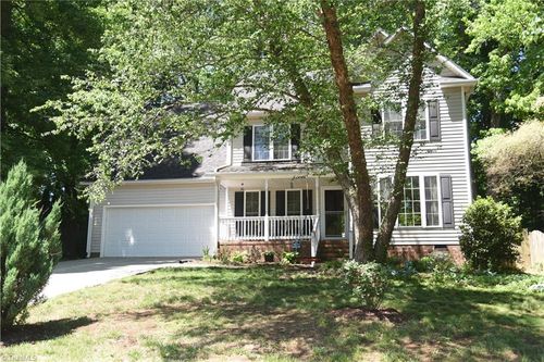 915 New Hampshire Dr, Jamestown, NC, 27282-9039 | Card Image