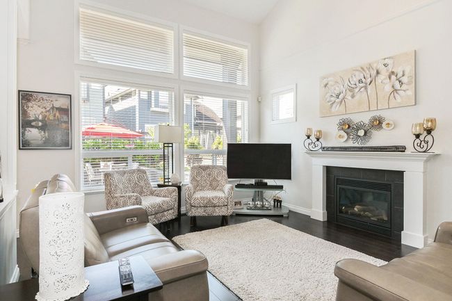 17716 69 Avenue, House other with 5 bedrooms, 3 bathrooms and 6 parking in Surrey BC | Image 3
