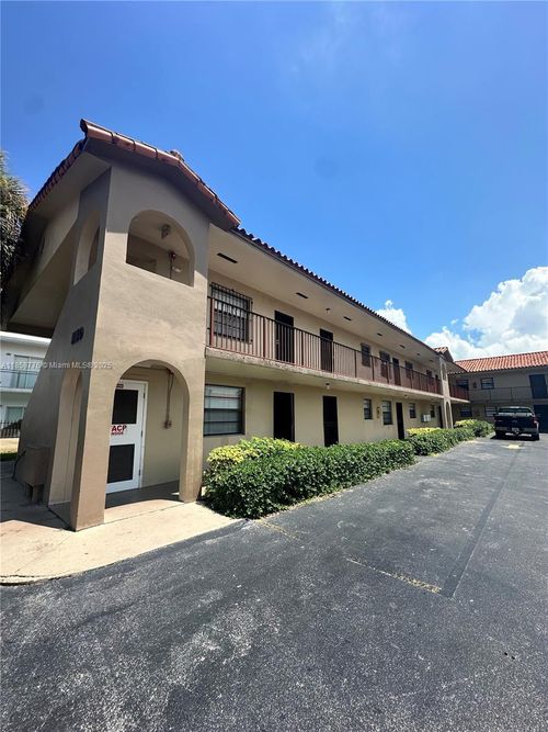 apt-5-1130 W 37th St, Hialeah, FL, 33012-4915 | Card Image