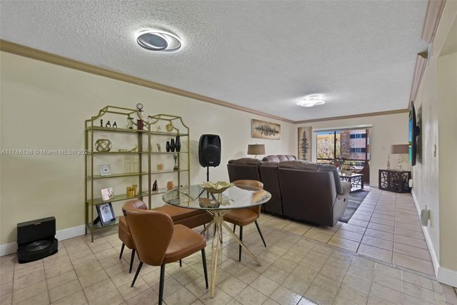 APT-207 - 4670 W 13 Th Ln, Condo with 3 bedrooms, 2 bathrooms and null parking in Hialeah FL | Image 4