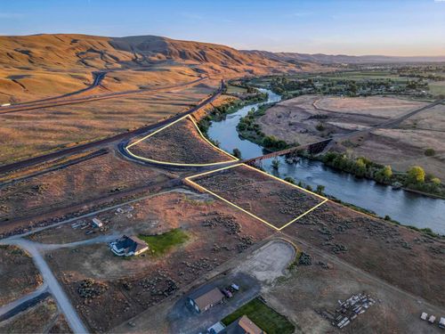 80450 N 757 Pr Nw, Prosser, WA, 99350 | Card Image