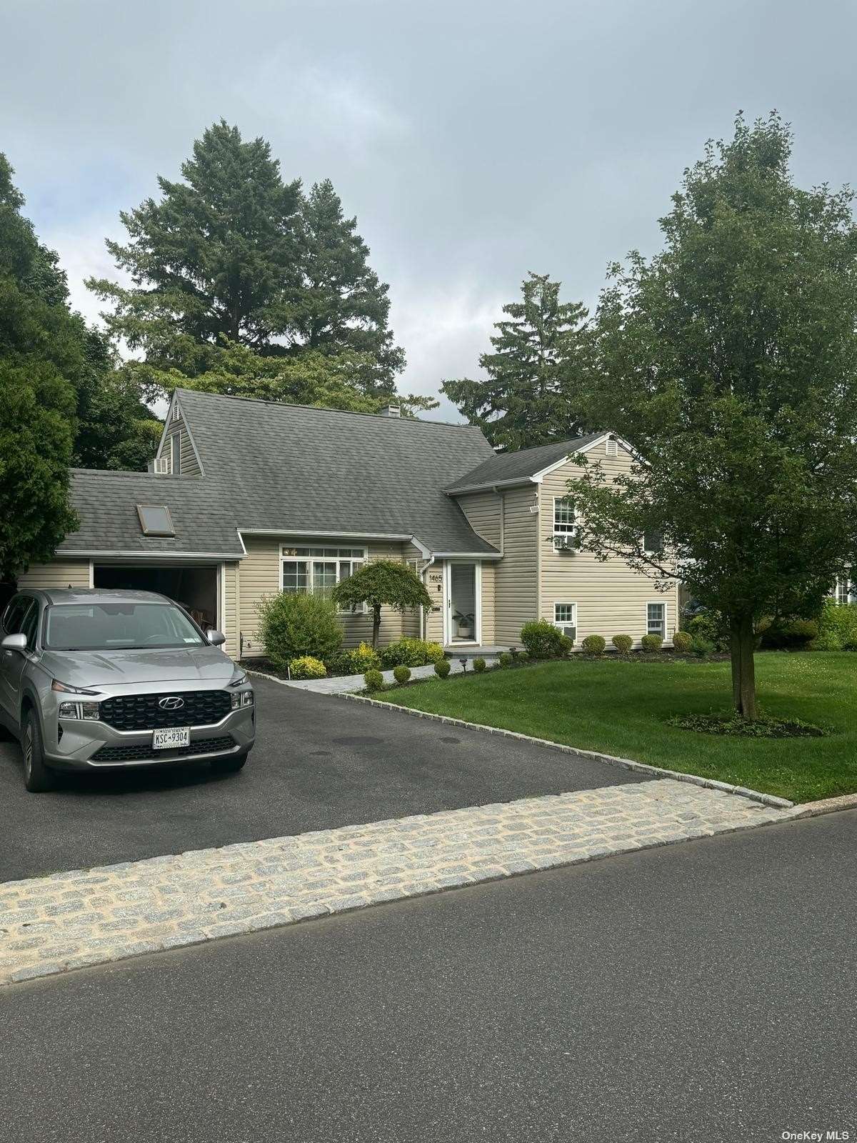 Lincoln Blvd, Bay Shore, NY 11706