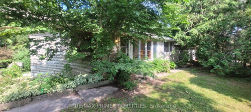 6 Maple Ave, Sutton West, ON, L0E1R0 | Card Image