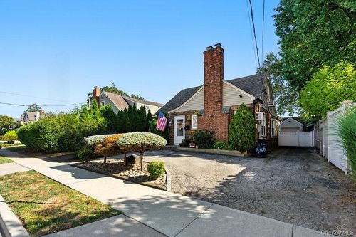 46 Ongley St, Rockville Centre, NY, 11570-5012 | Card Image