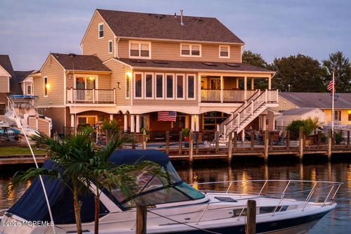 608 Conroy Ave, Toms River, NJ, 08753-4818 | Card Image