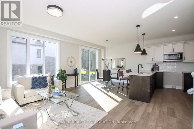 587 Regent St, Townhouse with 3 bedrooms, 3 bathrooms and 3 parking in Mount Brydges ON | Image 6