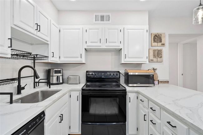 APT-122 - 5973 State Highway 361, Condo with 3 bedrooms, 2 bathrooms and 1 parking in Port Aransas TX | Image 9
