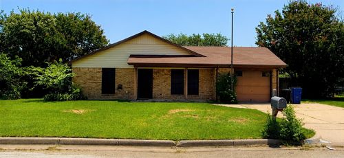 501 Post Oak Ln, Burleson, TX, 76028-6211 | Card Image