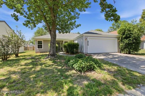 8062 Loch Lomond Ln, Jacksonville, FL, 32244-5519 | Card Image