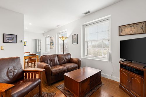 301-21 Linden St, Quincy, MA, 02170-1826 | Card Image