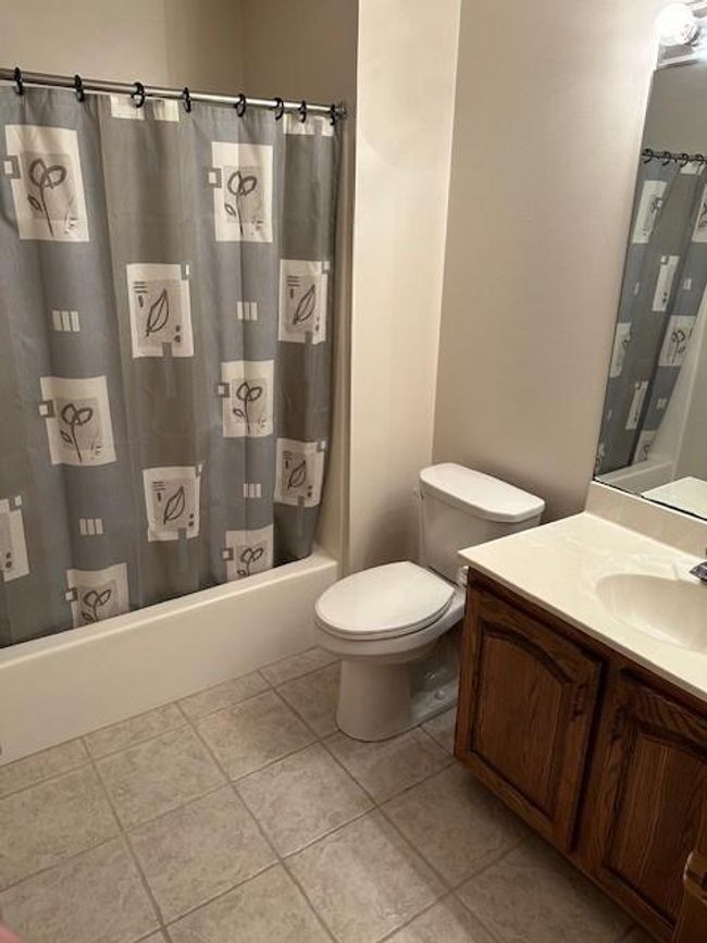 APT-121 - 35 Nathan Ln N, Condo with 2 bedrooms, 2 bathrooms and null parking in Plymouth MN | Image 7