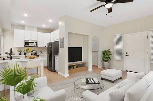 5-1220 E 1st St, Long Beach, CA, 90802 | Card Image