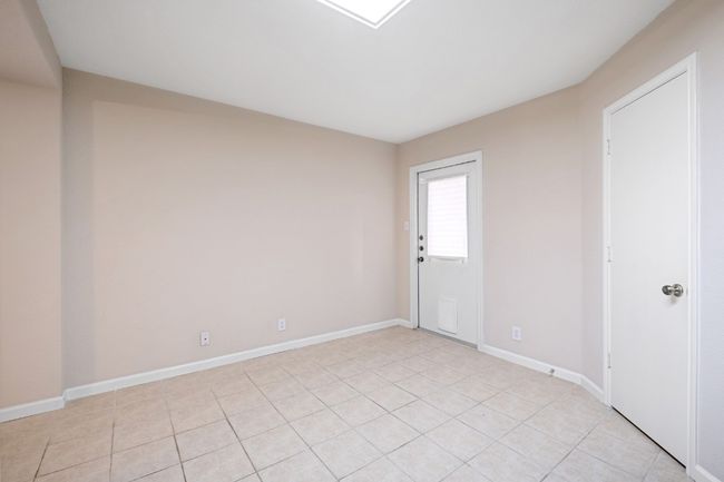 Unfurnished room with light tile patterned floors and baseboards | Image 7