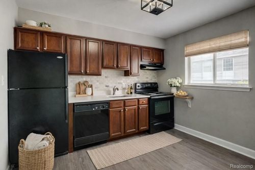 apt-13-629 W Maple Rd, Clawson, MI, 48017-1193 | Card Image