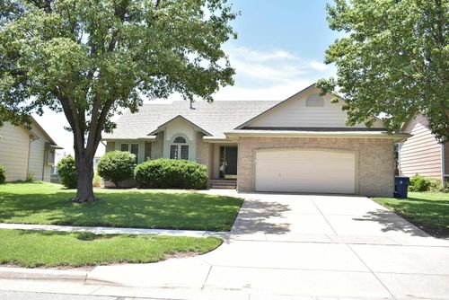 2409 N Parkridge St, Wichita, KS, 67205-2026 | Card Image