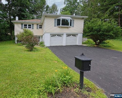 4 Rainbow Trail, Vernon, NJ, 07422 | Card Image