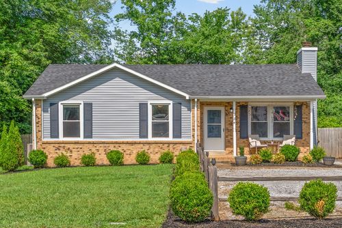 384 Roselawn Dr, Clarksville, TN, 37042-3982 | Card Image
