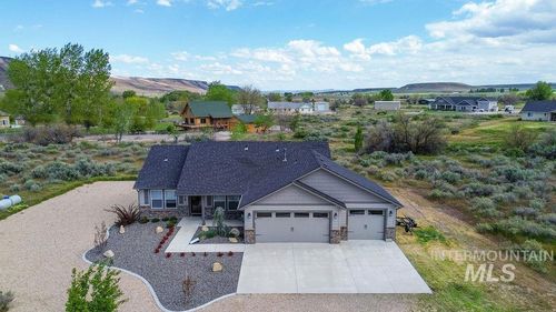 9119 Poplar Dr, Melba, ID, 83641-4241 | Card Image