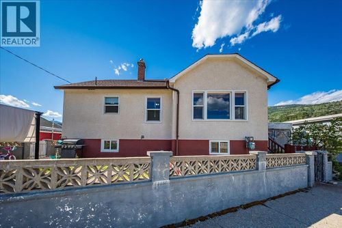 1555 Mcquarrie Street, Trail, BC, V1R1X5 | Card Image