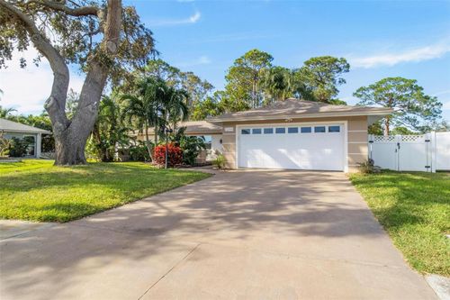 7598 132nd Street, Seminole, FL, 33776 | Card Image