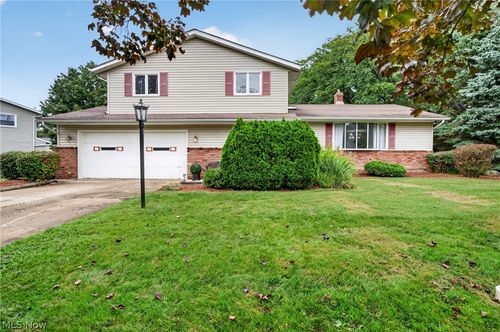 4865 Foxlair Trl, Richmond Heights, OH, 44143-2727 | Card Image