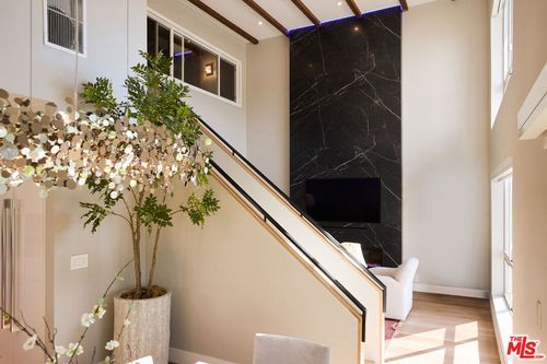 unit-403-221 S Gale Dr, Beverly Hills, CA, 90211-5409 | Card Image