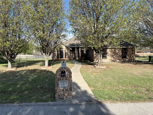 788 Robin Ct, Springtown, TX, 76082-2124 | Card Image