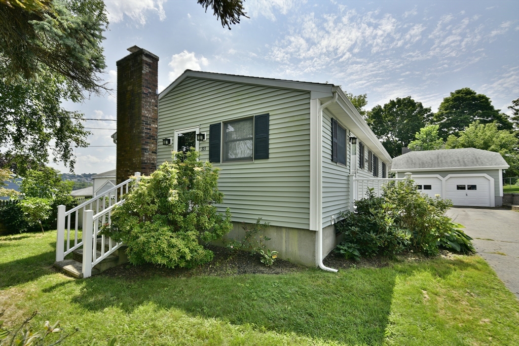 Westhill Ave, Somerset, MA 02726