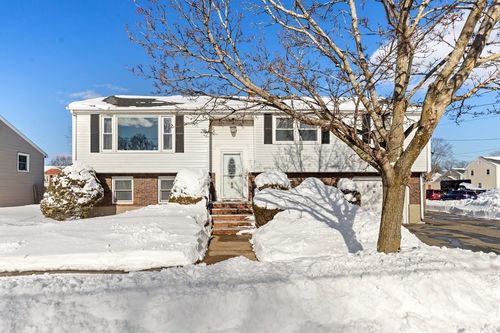 102 Suffolk St, Malden, MA, 02148-5807 | Card Image