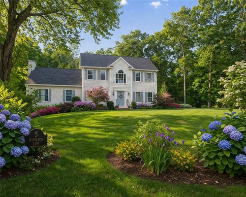 5 Hazelton Ln, West Kingston, RI, 02892-1672 | Card Image