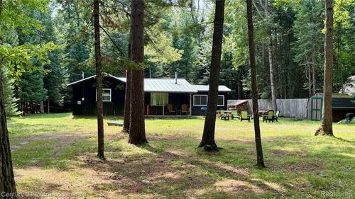 2070 Contour Dr, Roscommon, MI, 48653-9150 | Card Image