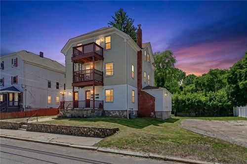 428 9th Ave, Woonsocket, RI, 02895-4019 | Card Image