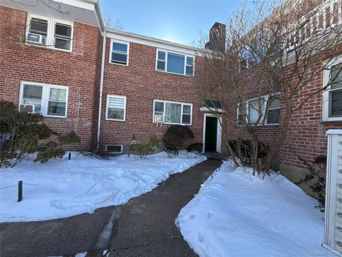 apt-g2c-25 Dolphin Grn, Port Washington, NY, 11050-3163 | Card Image
