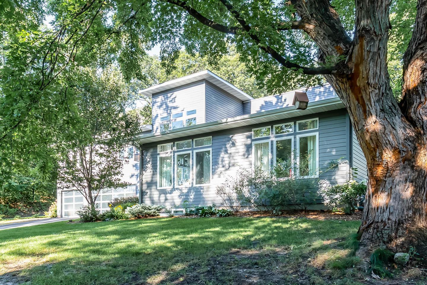 Sunnyvale Ln, Hopkins, MN 55305
