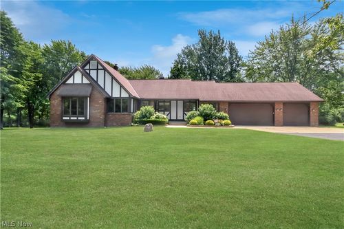 11785 Arbor Glen Dr, Chardon, OH, 44024-9122 | Card Image
