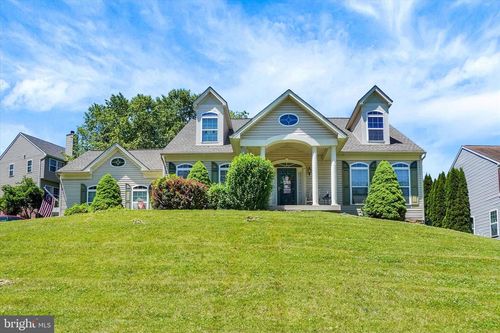 1050 Cranberry Ln W, YORK, PA, 17402-7941 | Card Image