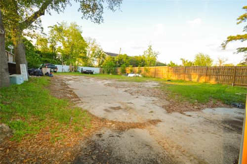 8474 Sonneville Drive, Houston, TX, 77080 | Card Image