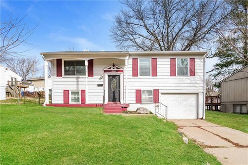 18902 E Arrowhead Dr, Independence, MO, 64056-2126 | Card Image