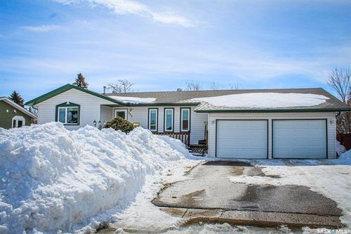 305 Churchill Dr, Melfort, SK, S0E1A0 | Card Image