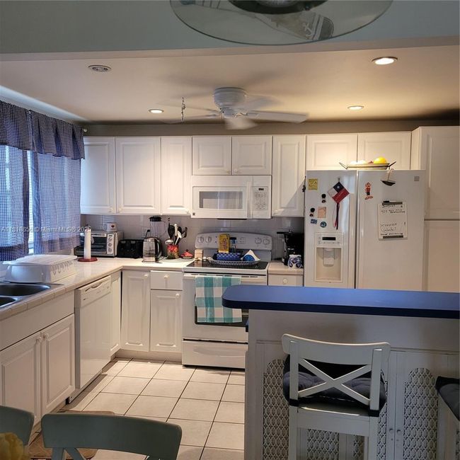 APT-739 - 1801 S Ocean Dr, Condo with 2 bedrooms, 2 bathrooms and null parking in Hallandale Beach FL | Image 4