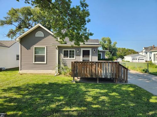 408 W 10th St, Wood River, NE, 68883-9102 | Card Image