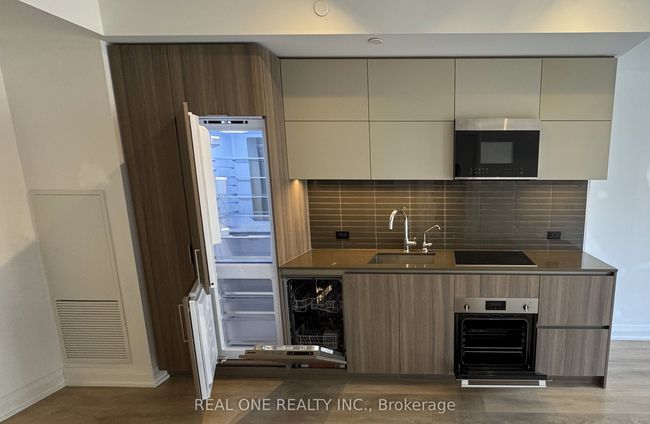 215 - 21 Park St E, Condo with 2 bedrooms, 2 bathrooms and null parking in Mississauga ON | Image 23