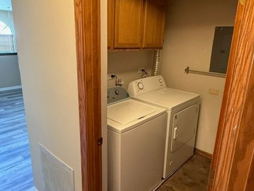 unit-b-16 Tyler Ct, Streamwood, IL, 60107-2593 | Card Image