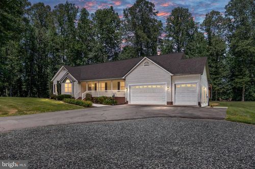 9295 Michael Dr, King George, VA, 22485-3627 | Card Image