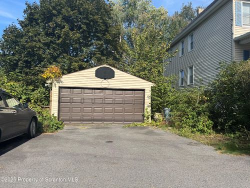 831 Raines St, Scranton, PA, 18509-1127 | Card Image