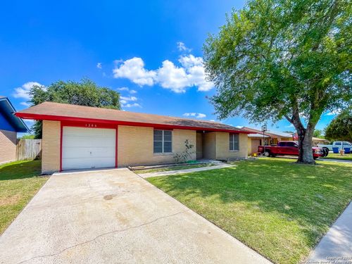 1206 Fairview Dr, Beeville, TX, 78102-4266 | Card Image