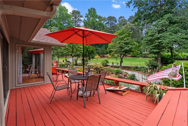 Expansive deck, perfect for large gatherings | Image 41